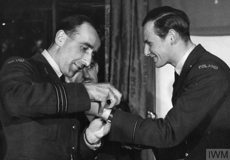 Squadron Leader Jan Falkowski, the CO of No. 303 Polish Fighter Squadron, presenting a golden watch to Pilot Officer Władysław Śliwiński for shooting down the 200th enemy plane accredited to the squadron. RAF Northolt, 9 September 1943.